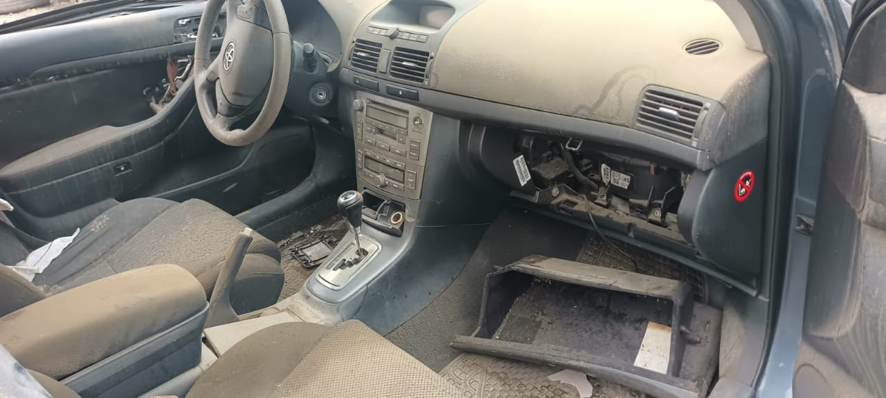  Toyota AVENSIS 2004    EN DESARME